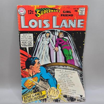 LOT 140: Lois Lane Comic Books