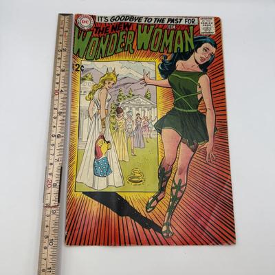 LOT 147: December 1968 DC Comics #179 The New Wonder Woman