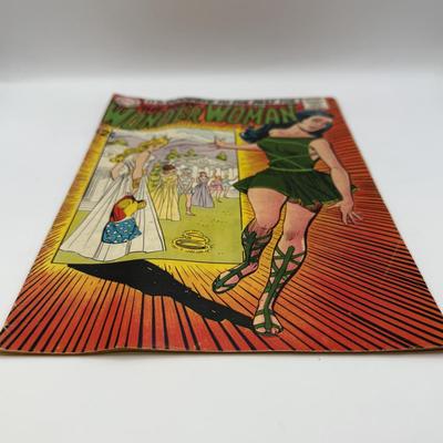 LOT 147: December 1968 DC Comics #179 The New Wonder Woman