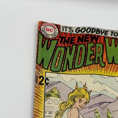 LOT 147: December 1968 DC Comics #179 The New Wonder Woman