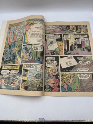 LOT 148: November 1972 DC Comics #1 Supergirl