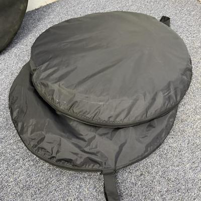 LOT 164: Lighting Equipment & Reflectors / Backgrounds