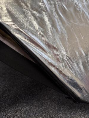 LOT 164: Lighting Equipment & Reflectors / Backgrounds
