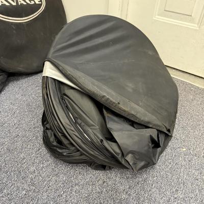 LOT 164: Lighting Equipment & Reflectors / Backgrounds