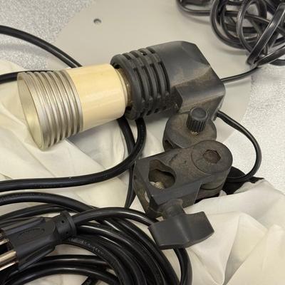 LOT 164: Lighting Equipment & Reflectors / Backgrounds