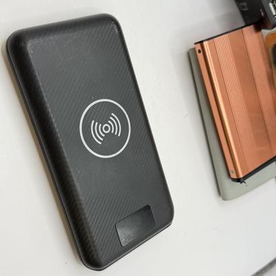 LOT 173: Power Banks, Flash Triggers & SD Card Readers