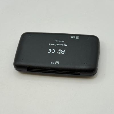 LOT 173: Power Banks, Flash Triggers & SD Card Readers