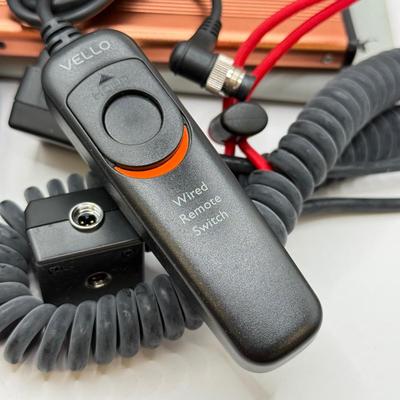 LOT 173: Power Banks, Flash Triggers & SD Card Readers