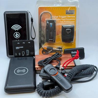 LOT 173: Power Banks, Flash Triggers & SD Card Readers