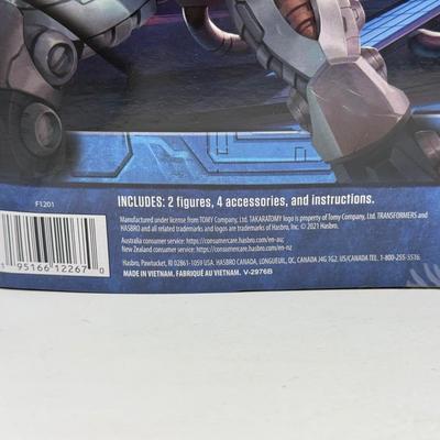 LOT 174: NIB Hasbro Transformers: Universal Monsters Takara Tomy Dracula Draculus & Generations War on Cybertron Trilogy Covert Agent...