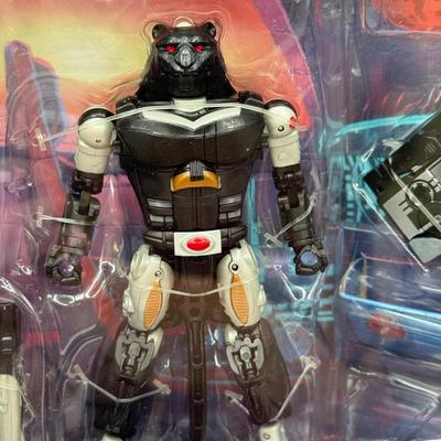 LOT 174: NIB Hasbro Transformers: Universal Monsters Takara Tomy Dracula Draculus & Generations War on Cybertron Trilogy Covert Agent...