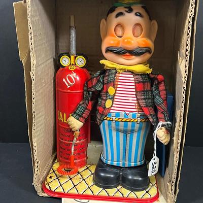 LOT 194: Vintage Tin Toys, Cast iron Soldier