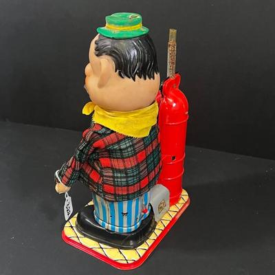 LOT 194: Vintage Tin Toys, Cast iron Soldier