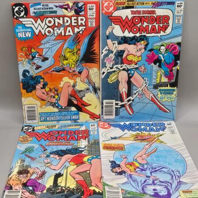 LOT 203: Wonder Woman Comic Books