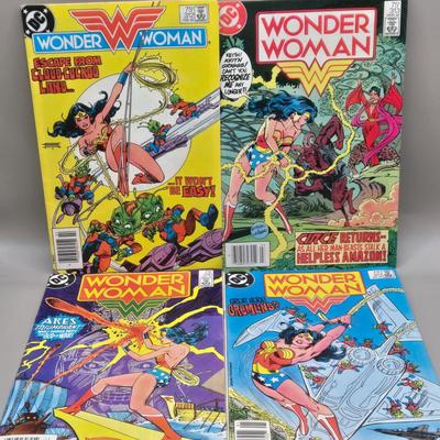 LOT 205: DC Wonder Woman Comic Books