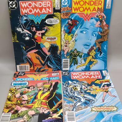 LOT 205: DC Wonder Woman Comic Books