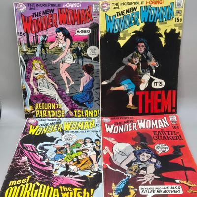 LOT 208: DC The New Wonder Woman Comic Books