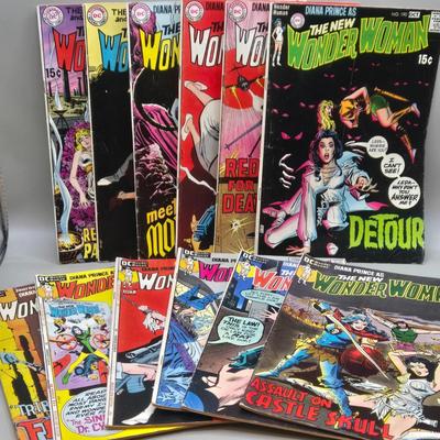 LOT 208: DC The New Wonder Woman Comic Books