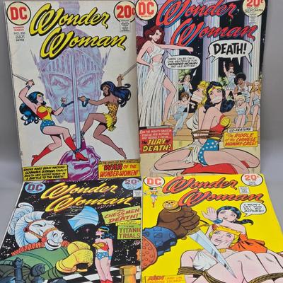 LOT 210: Wonder Woman Comic Books