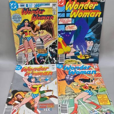 LOT 211: DC Wonder Woman Comic Books