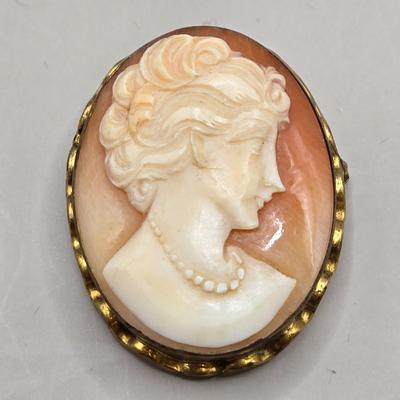 LOT 214J: Vintage Cameo Brooch/Pendant 1/20 12K Gold Filled and Matching Screw Back Earrings