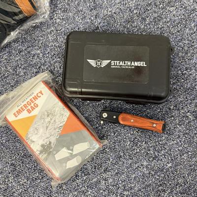 LOT 242: Cigar Lover's Collection: Mugs, Humidor Case & More