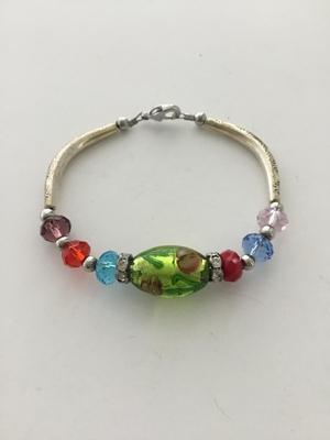 Unmarked unique fashion beaded bracelet