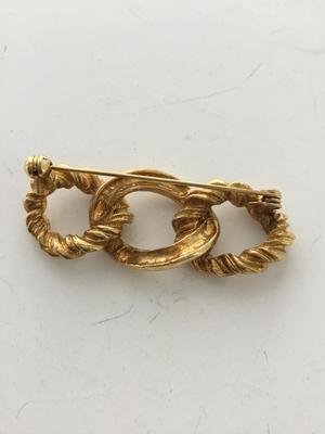 Gold tone vintage brooch