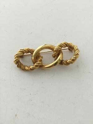 Gold tone vintage brooch