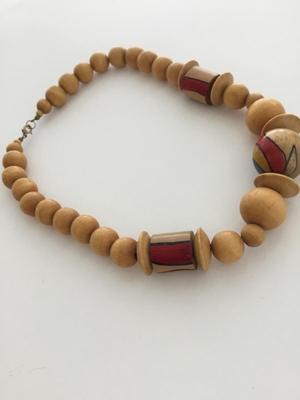 Faux wooden fashion necklace