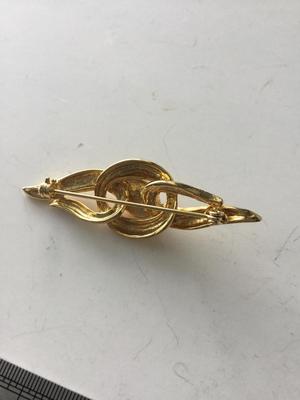 Gold tone unmarked statement brooch