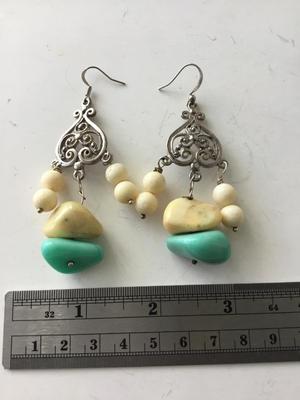 Beautiful unique dangle fashion earrings