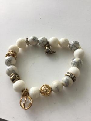 Beautiful stretchy fashion charm bracelet