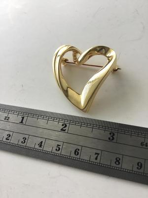 Gold tone heart fashion brooch vintage
