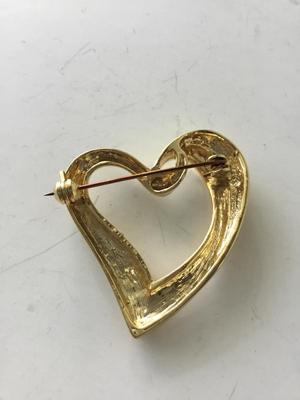 Gold tone heart fashion brooch vintage