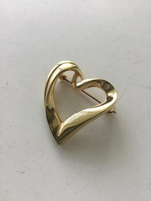 Gold tone heart fashion brooch vintage