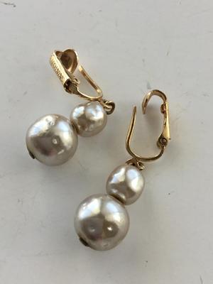 Sarah Cov marked vintage clip on earrings
