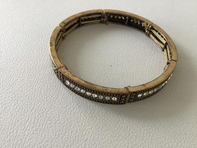 Gold tone stretchy rhinestone fashion bracelet