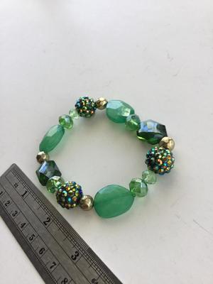 Green fashion beaded stretchy bracelet