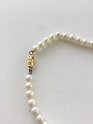 Vintage faux pearl collar necklace