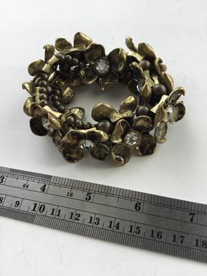 Unique flower stretchy statement bracelet