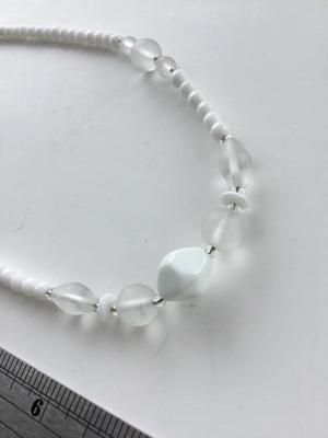 Beautiful unmarked white beaded fashion necklace