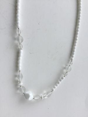 Beautiful unmarked white beaded fashion necklace