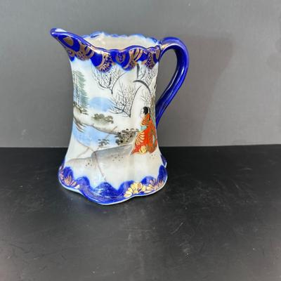 Small vintage Japanese Kutani ceramic pot