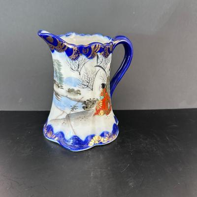 Small vintage Japanese Kutani ceramic pot