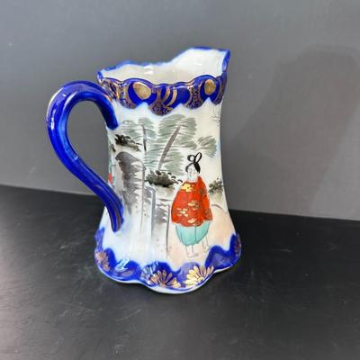 Small vintage Japanese Kutani ceramic pot