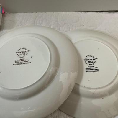 UBÀ288 Lot of Beatrix Potter Figurines and Plates