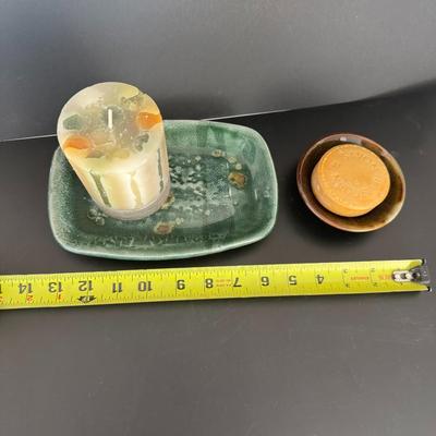 Lot: Shave mug and shave brush, candles and dishes