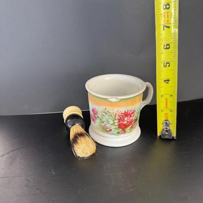 Lot: Shave mug and shave brush, candles and dishes