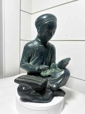 Studious Statue